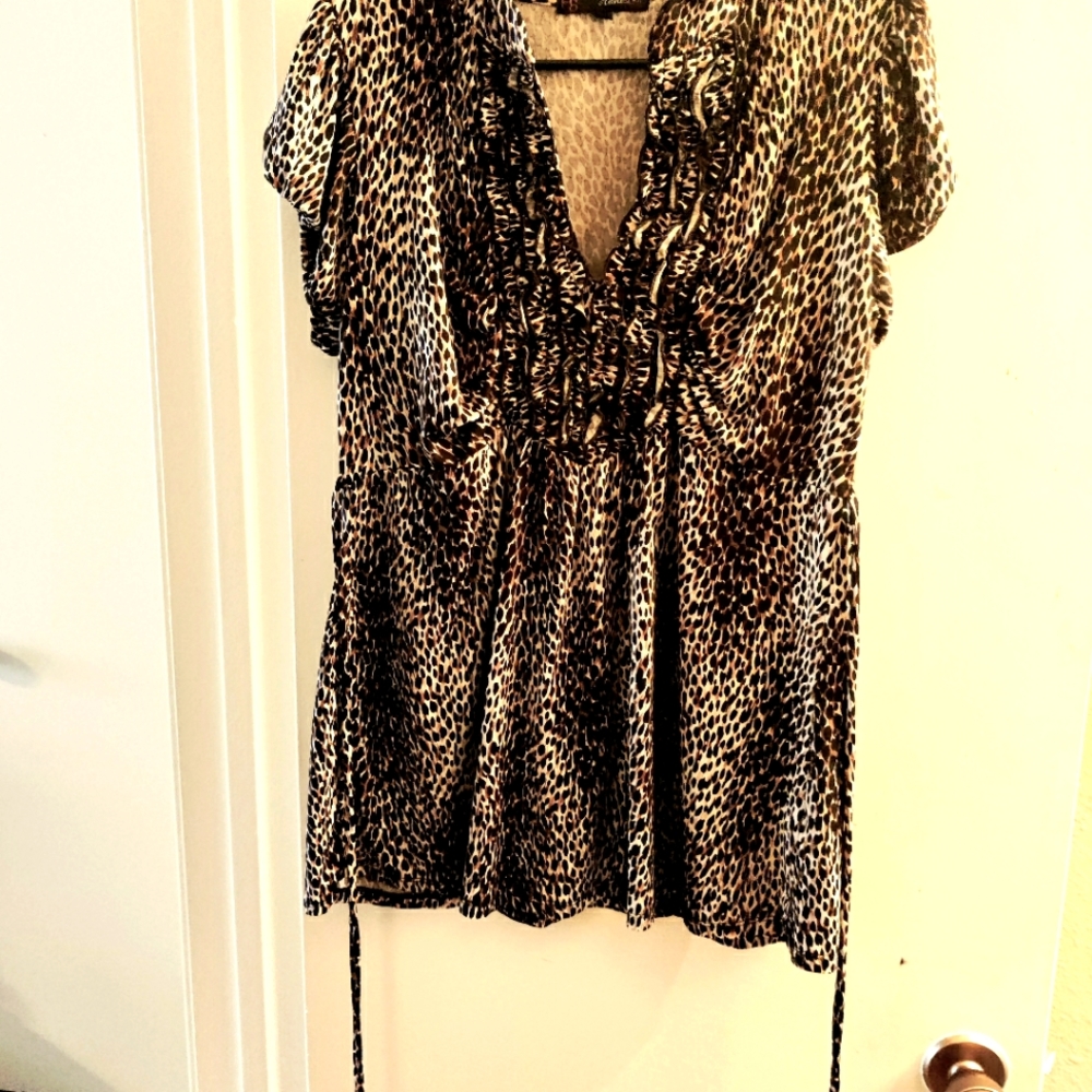 Leopard top
